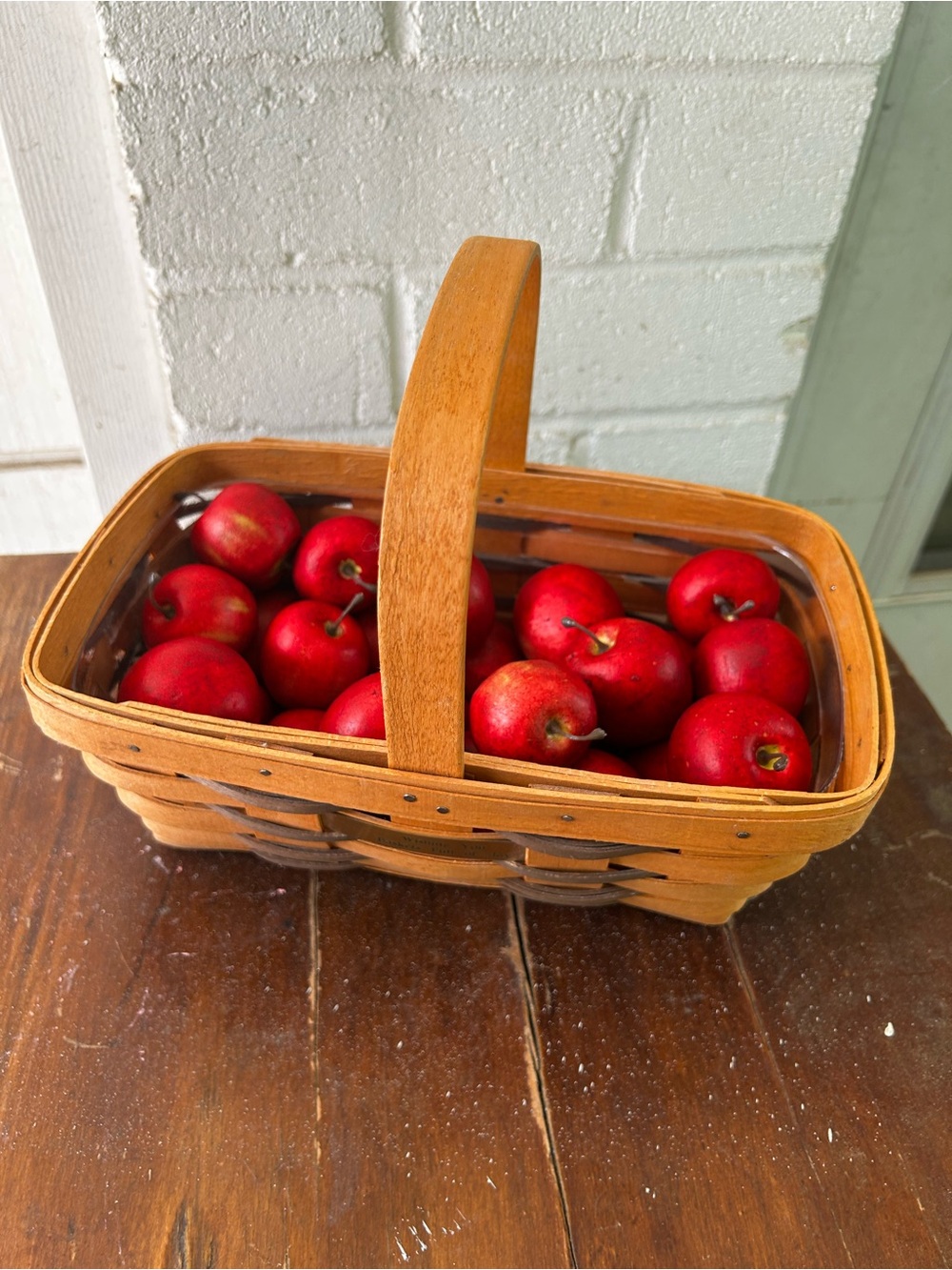 Longaberger vintage 1997 basket with Red Apples Accent